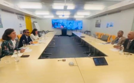 وزير المياه يشارك في الجلسات التفاوضية للدورة الخامسة للبلاستيك ويبحث مع مفوضية اللاجئين مواجهة آثار التغيرات المناخية