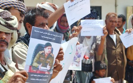 مشائخ وقيادات عسكرية واجتماعية من أبناء المحفد ينظمون وقفة تضامنية مع العميد أبو مشعل الكازمي