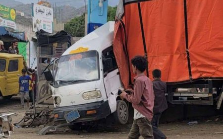 تعز.. إصابات إثر حادث مروري في سوق الأحد بالمواسط