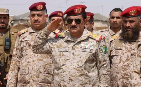 وزير الدفاع يشيد بانضباط قوات محور مران وجاهزيتها القتالية