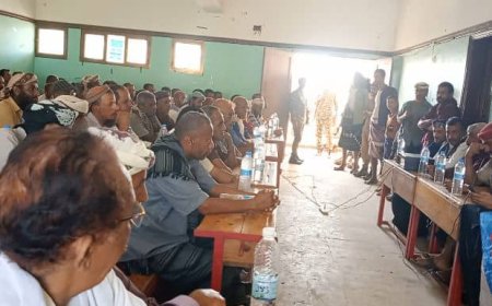 لحج.. اجتماع موسّع في المسيمير يقر منع إطلاق النار في الأعراس والمناسبات ويدعو للإبلاغ عن الظواهر الشاذة والمخلة بالأمن والاستقرار المجتمعي