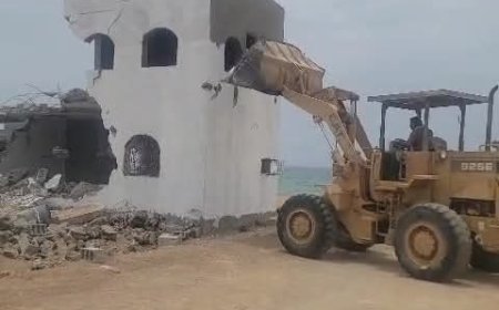 شبوة.. هيئة الأراضي تشرف على إزالة التعديات والبسط العشوائي في منطقة بئر علي بمديرية رضوم