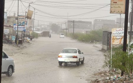 أبين.. هطول أمطار غزيرة على مدينة لودر 