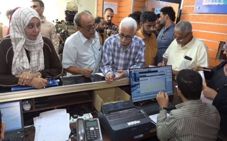 النيابة العامة تواصل حملتها على شركات الأدوية والصيدليات بمديرية المنصورة في عدن