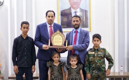 وزير الشباب والرياضة يستقبل أسرة الشهيد منير اليافعي "أبو اليمامة" ويجدد العهد بالوفاء لتضحيات الشهداء