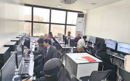 مدير عام التغذية المدرسية بوزارة التربية يدشن الدورة التدريبية في قيادة الحاسوب بعدن 