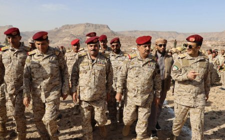 وزير الدفاع يتفقد جبهات محور علب في زيارة ميدانية