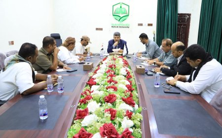 لجنة فتح المظاريف بجامعة المهرة تفتح مشروع مناقصة معامل ومختبرات طب الأسنان بكلية العلوم التطبيقية والصحية