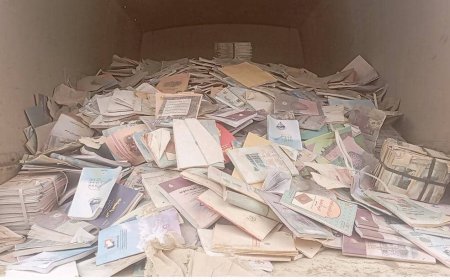 صندوق النظافة بأحور يتكفل بنقل الكتب المدرسية من مجمع الزهراء إلى مدرسة الصديق