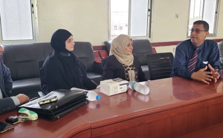 مدير عام صحة لحج يلتقي بوفد مركز البحوث بجامعة عدن ويناقش معه بحث تقييم عمل البرامج الصحية بالمحافظة