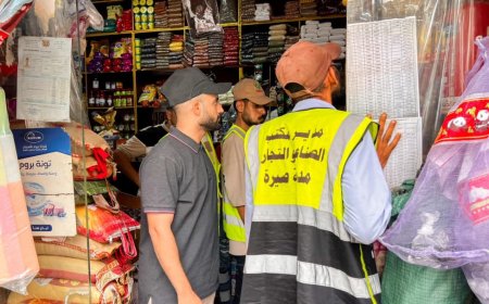 محلي صيرة تغلق 4 معامل ماء و 12 محل تجاري مخالفين للاسعار