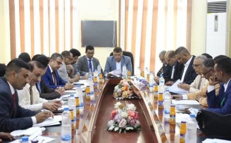 النائب العام يرأس اجتماعاً موسعاً بعدن لمكافحة غسل الأموال وتمويل الإرهاب وتفعيل قرارات حظر الكيانات الإرهابية والخارجة عن القانون