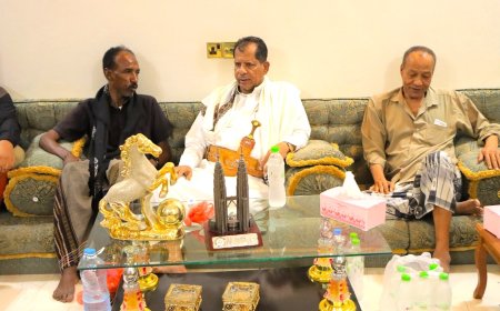  مقادمة قبيلة النوبة والبحرية بتريم يقدمون الشكر والعرفان للشيخ يحيى باجري في مشاطرتهم احزانهم في استشهاد ابنهم الشاب محمد سعيد يادين