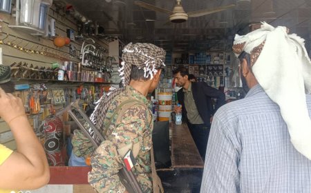 مدير أمن خنفر يشرف على تركيب الكاميرات ومراقبة الأسعار بالمدينة