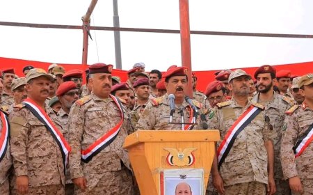 وزير الدفاع يطلع على الجاهزية القتالية في المنطقة العسكرية الثالثة