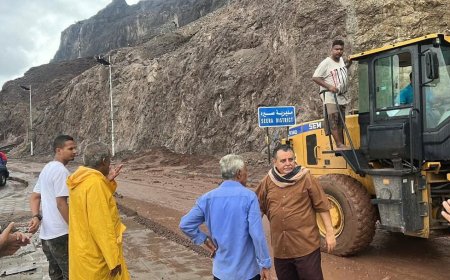 القائم بأعمال مدير عام صندوق النظافة بالعاصمة عدن يوجّه فرق النظافة بتكثيف الجهود لمعالجة أضرار الأمطار