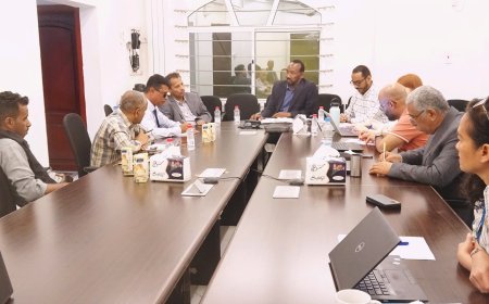 محافظ أبين يلتقي نائب مدير برنامج الغذاء العالمي لمناقشة سبل تعزيز الأمن الغذائي في المحافظة