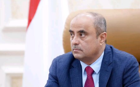 رئيس الوزراء يتابع جهود التعامل مع الأضرار الناجمة عن المنخفض الجوي في عدن