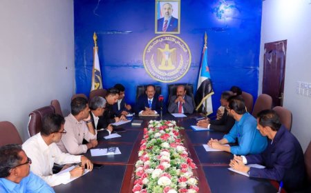 فريق التوجيه والرقابة الرئاسي يصل شبوة ويلتقي بالهيئة التنفيذية لانتقالي المحافظة