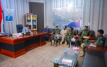 المحافظ ابن الوزير يناقش مع لجنة استقبال المجندين شروط الالتحاق بقوات دفاع شبوة