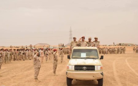 وزير الدفاع يتفقد المنطقة العسكرية السادسة في الجوف