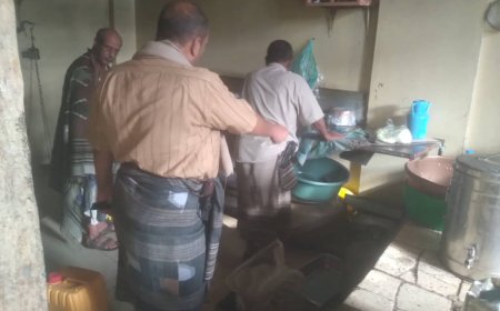 مكتب الأشغال العامة بخنفر ينفذ نزولا إلى محلات بيع الحلويات بسوق جعار