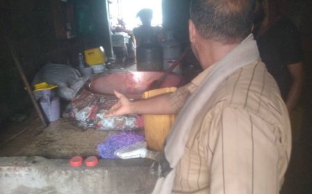 مكتب الأشغال العامة بخنفر ينفذ نزولاً الى محلات بيع الحلويات بسوق جعار