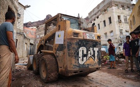 مؤسسة أولاد الصغير التنموية تتدخل لرفع مخلفات المنخفض الجوي بعدن