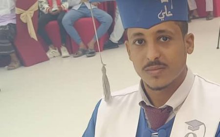 أعضاء جروب أبين العز والشموخ يهنئون الشيخ محمد عمر الفضلي بمناسبة تخرج أبنه علي من كلية الشريعة والقانون بجامعة أبين