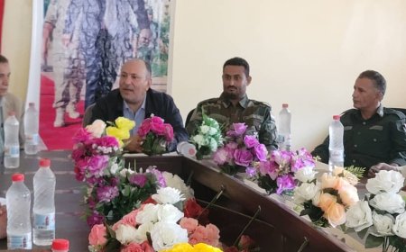 اجتماع موسع في يافع يهر برئاسة نائب وزير الصناعة والتجارة لمناقشة الوضع الاقتصادي والخدمي
