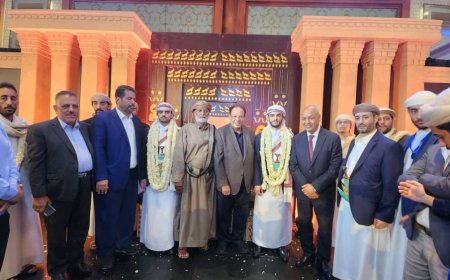 الرئيس علي ناصر محمد يشارك في حفل زفاف الشابين زيد بن كهلان أبو شوارب ومجاهد بن يحيى أبو شوارب