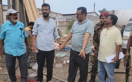 مدير عام المنصورة يتفقد أعمال المرحلة الثانية لمشروع بناء صالة لنادي أهلي عدن