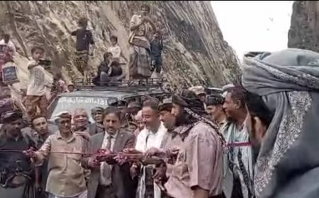 افتتاح مشروع طريق رهوة "الفلاح - حُمة" بيافع سرار وتكريم مدير المشروع علي الحامدي