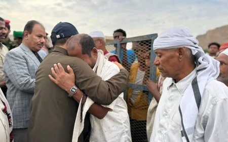 محافظ حضرموت يقدّم واجب العزاء لأسرتي الشابين يادين وحديجان بمديرية تريم