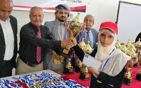 بحضور مدير تربية تعز .. انطلاق فعاليات مسابقة صيف نعمة رسام 2025 وتكريم الفائزين
