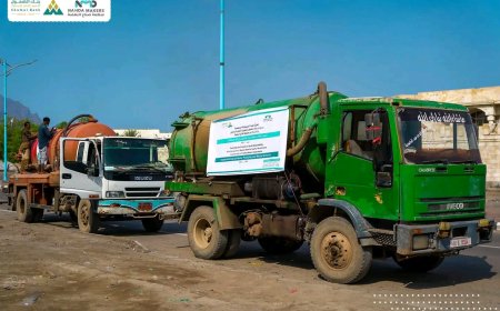 بنك الشمول ينفذ مبادرة لإزالة مياه الأمطار والركام في عدن