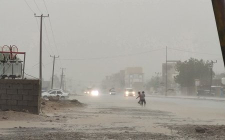 انقطاع أغلب الطرق في عدن ولحج بسبب الأمطار الغزيرة