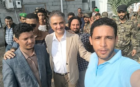 يحدث الآن.. وزير الدولة محافظ العاصمة عدن يتفقد المتضررين في الحسوة عقب السيول الجارفة