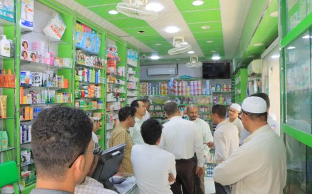 نيابة سيئون ومكتب وزارة الصحة يغلقون عدد من المنشآت الطبية والصيدلانية بمدينة سيئون