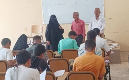 كلية العلوم الإدارية والمصرفية بجامعة لحج تدشن امتحانات الفصل الدراسي الثاني