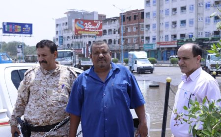 لليوم الثاني على التوالي مدير عام دار سعد يواصل نزولة الميداني للإشراف على عملية شفط مياه الأمطار من الاحياء والشوارع الرئيسية