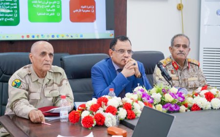 الوزير السقطري يحاضر في الأكاديمية العسكرية العليا حول استراتيجية الزراعة والأسماك