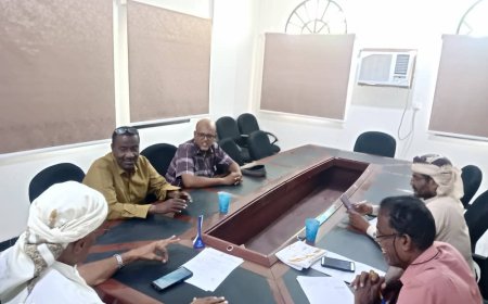 مؤسسة الأحقاف التنموية تعقد لقاء لمناقشة مقترح تحديث رسالة ورؤية وأهداف المؤسسة بالمكلا