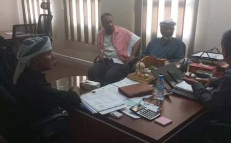 قيادة نقابة المعلمين والتربويين الجنوبيين بساحل حضرموت تلتقي وكيل المحافظة للشؤون المالية الدكتور أحمد باصريح