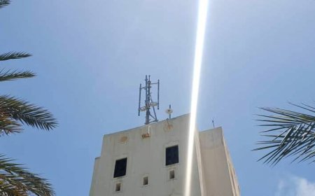 اعمال تركيب ابراج تقوية تعزز تحسين خدمات الإتصالات والإنترنت بمديرية شبام