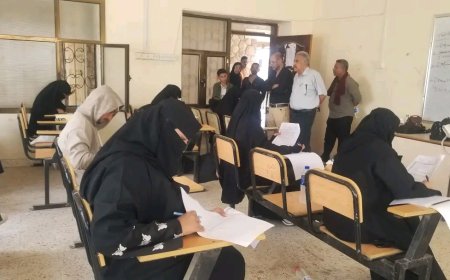 مدير عام مكتب التعليم الفني يتفقد سير الاختبارات الوزارية في المركز الاختباري بالعاصمة عدن