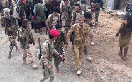 في الصفوف الأمامية.. العميد مازن الجنيدي يلتقي بالشبل البطل محمد ابن الشهيد عبداللطيف السيد