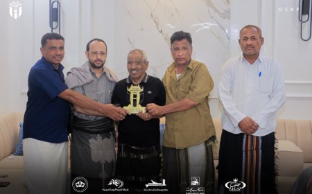 بعثة نادي اتحاد حضرموت تزور "شيخ الرياضيين" الكابتن علي سعيد عبده (برغي) بمحافظة المهرة