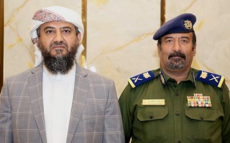 نائب رئيس مجلس القيادة الرئاسي أبو زرعة المحرمي يلتقي وكيل وزارة الداخلية اللواء عاطف لمناقشة دعم وتعزيز الجهود الأمنية