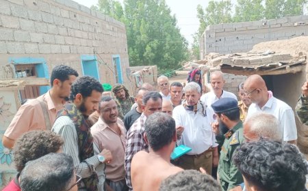 محافظ لحج يتفقد أوضاع المواطنين المتضررين من السيول بدار المناصرة في تُبَن